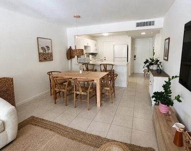 2307 S Cypress Bend Drive - Photo Thumbnail 4