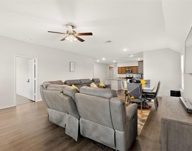 1114 Emerald Gate Drive - Photo Thumbnail 6