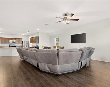 1114 Emerald Gate Drive - Photo Thumbnail 12