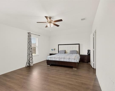 1114 Emerald Gate Drive - Photo Thumbnail 20