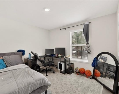 1114 Emerald Gate Drive - Photo Thumbnail 31