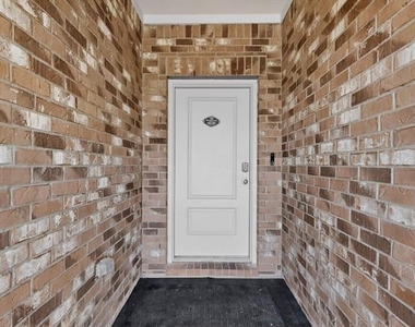 1114 Emerald Gate Drive - Photo Thumbnail 9