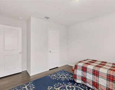 1114 Emerald Gate Drive - Photo Thumbnail 30