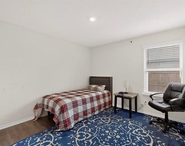 1114 Emerald Gate Drive - Photo Thumbnail 28