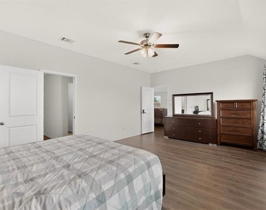 1114 Emerald Gate Drive - Photo Thumbnail 23