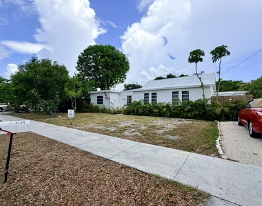 1124 18th Avenue N - Photo Thumbnail 1