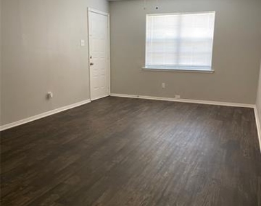 1302 Berry Drive - Photo Thumbnail 4