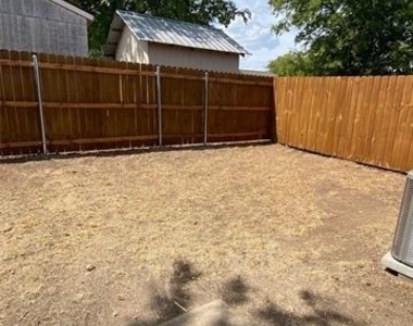 1302 Berry Drive - Photo Thumbnail 7