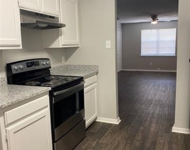 1302 Berry Drive - Photo Thumbnail 5