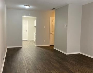 1302 Berry Drive - Photo Thumbnail 6