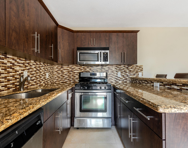 2471 Waterside Drive - Photo Thumbnail 5