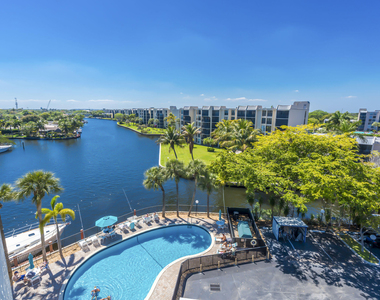 22 Royal Palm Way - Photo Thumbnail 17