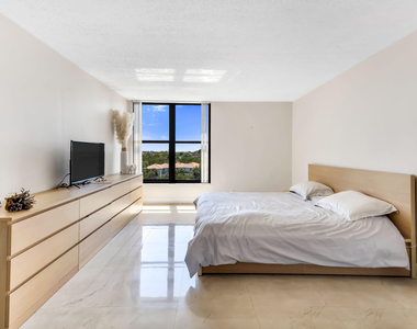 22 Royal Palm Way - Photo Thumbnail 23