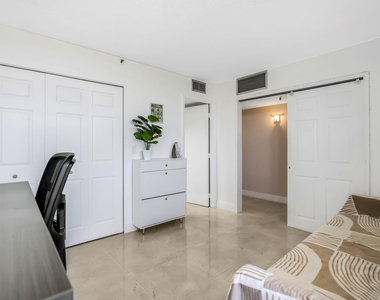 22 Royal Palm Way - Photo Thumbnail 29