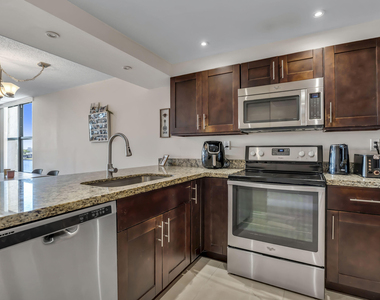 22 Royal Palm Way - Photo Thumbnail 9