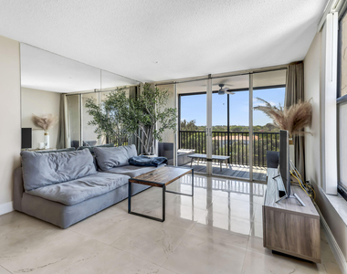 22 Royal Palm Way - Photo Thumbnail 15