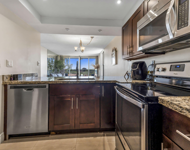 22 Royal Palm Way - Photo Thumbnail 10
