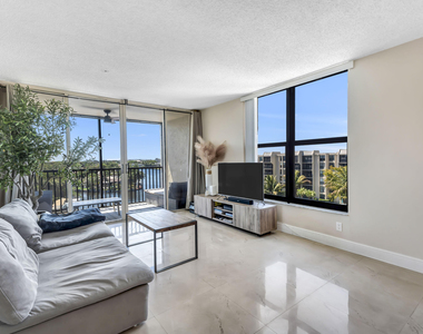22 Royal Palm Way - Photo Thumbnail 13