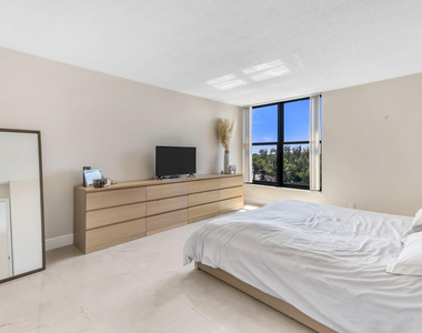22 Royal Palm Way - Photo Thumbnail 25