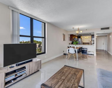 22 Royal Palm Way - Photo Thumbnail 20
