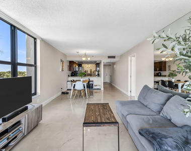 22 Royal Palm Way - Photo Thumbnail 21