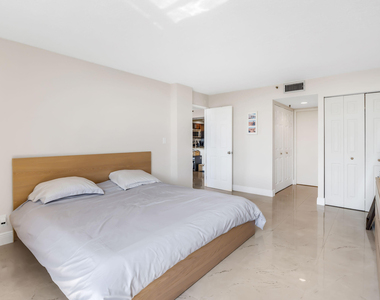 22 Royal Palm Way - Photo Thumbnail 24