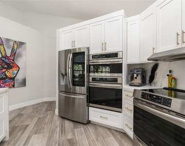 4903 Nw 101st Avenue - Photo Thumbnail 19