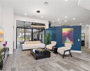 4903 Nw 101st Avenue - Photo Thumbnail 6