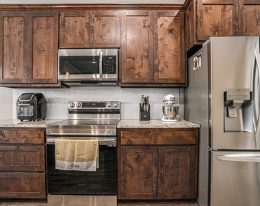 226 Harp Avenue - Photo Thumbnail 4