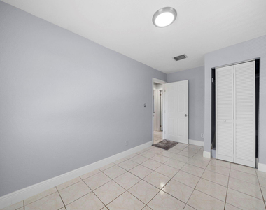 4527 Nw 191st Terrace - Photo Thumbnail 11
