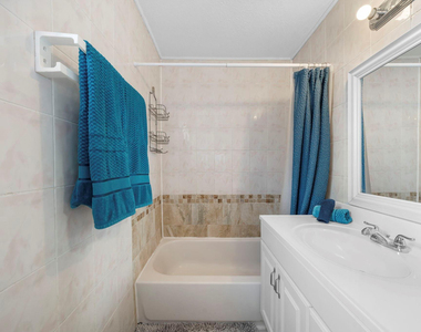 4527 Nw 191st Terrace - Photo Thumbnail 14