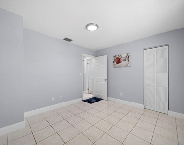 4527 Nw 191st Terrace - Photo Thumbnail 9