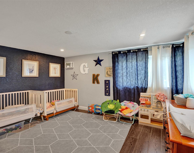 720 Nw 29th Court - Photo Thumbnail 14