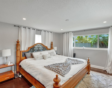 720 Nw 29th Court - Photo Thumbnail 10