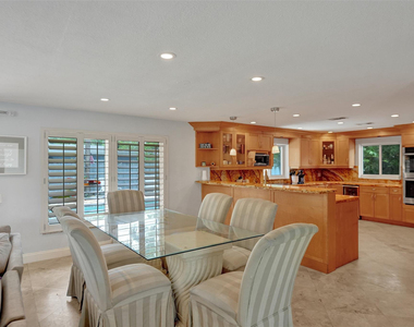720 Nw 29th Court - Photo Thumbnail 3