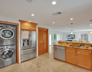 720 Nw 29th Court - Photo Thumbnail 6