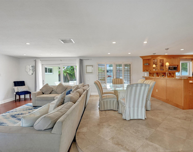 720 Nw 29th Court - Photo Thumbnail 4