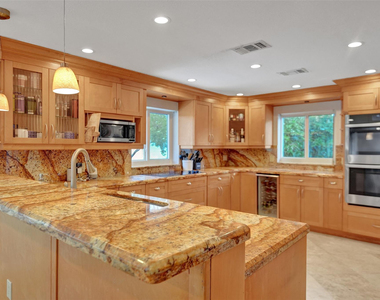 720 Nw 29th Court - Photo Thumbnail 1