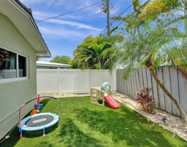 720 Nw 29th Court - Photo Thumbnail 18