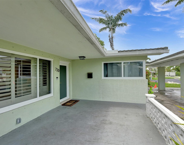720 Nw 29th Court - Photo Thumbnail 20