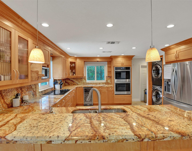 720 Nw 29th Court - Photo Thumbnail 7
