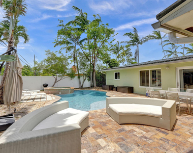 720 Nw 29th Court - Photo Thumbnail 16
