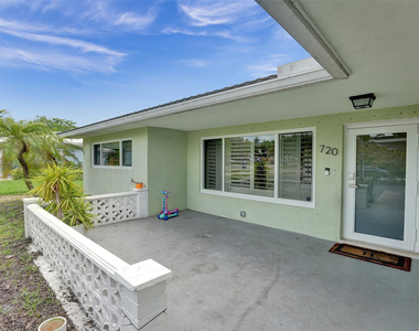 720 Nw 29th Court - Photo Thumbnail 21