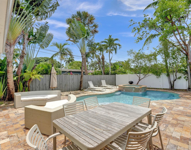 720 Nw 29th Court - Photo Thumbnail 17