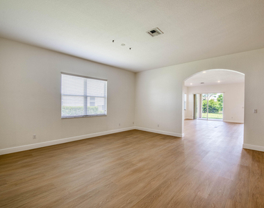 172 Manor Circle - Photo Thumbnail 13