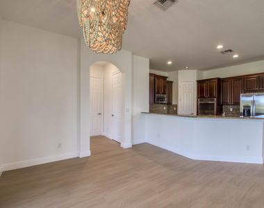 172 Manor Circle - Photo Thumbnail 6
