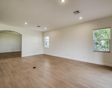 172 Manor Circle - Photo Thumbnail 8