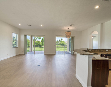 172 Manor Circle - Photo Thumbnail 1