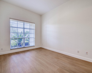 172 Manor Circle - Photo Thumbnail 24