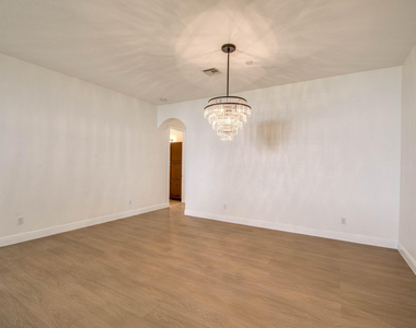 172 Manor Circle - Photo Thumbnail 16
